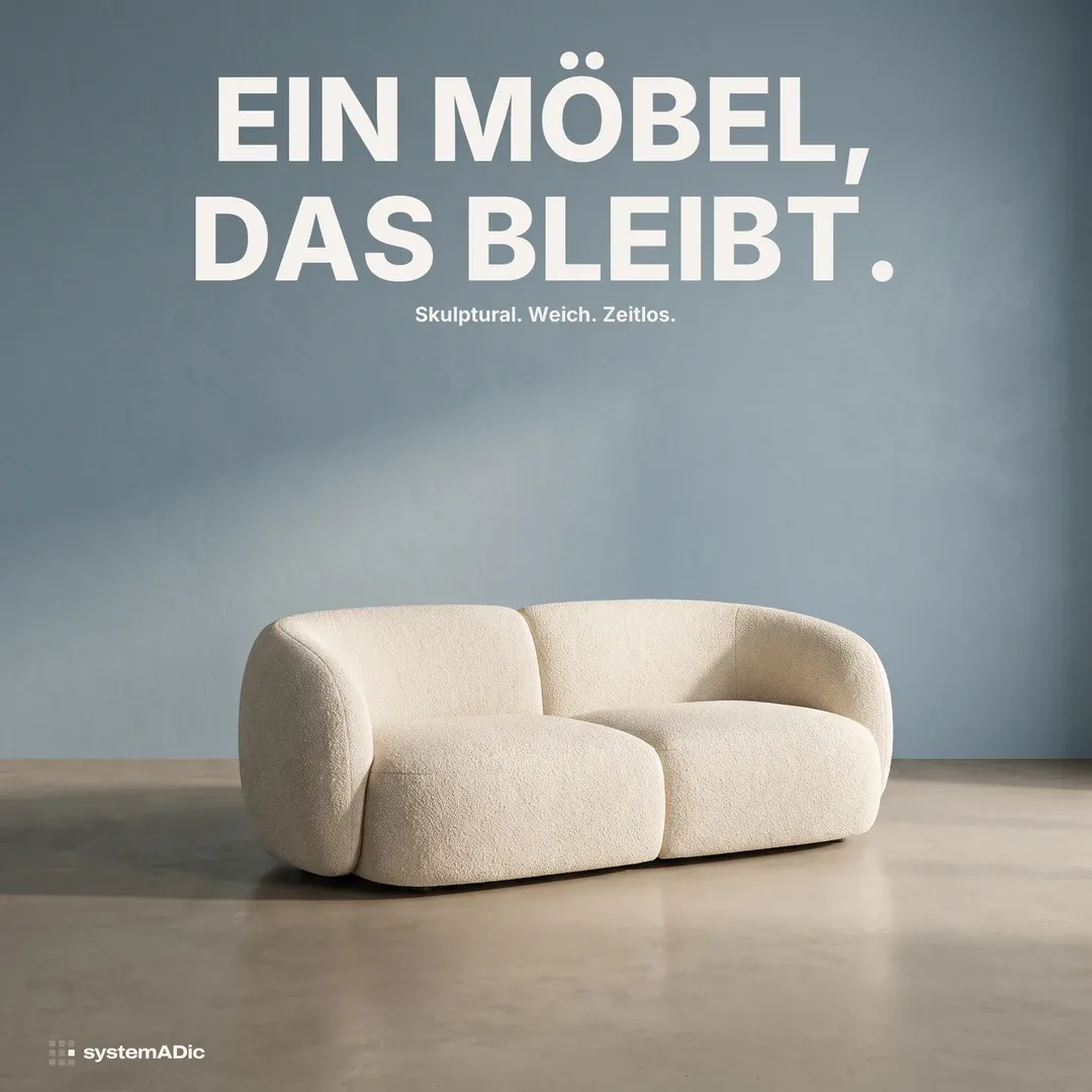 Musterkonzept: Editorial-Anzeige für ein skulpturales Sofa — „Ein Möbel, das bleibt.“