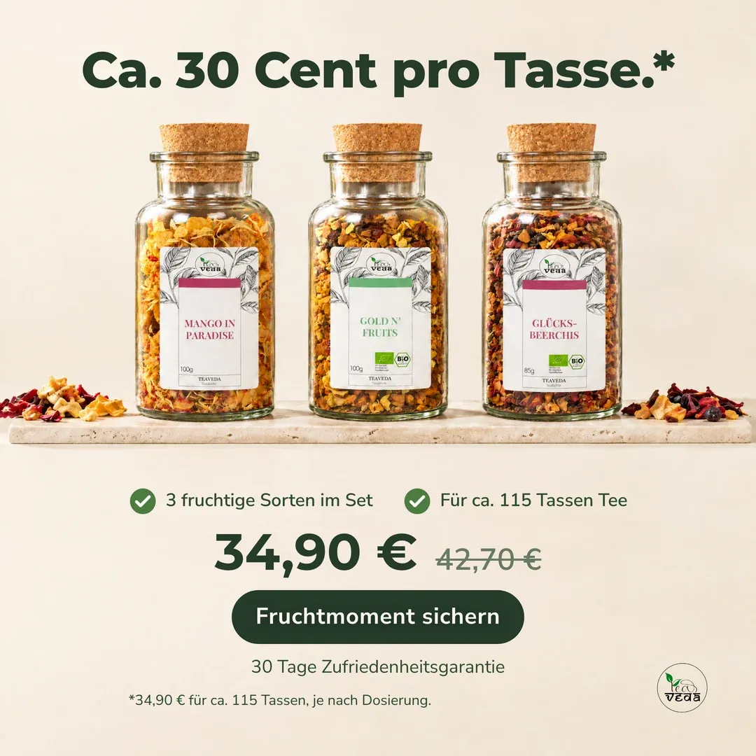 Anzeige für Teaveda: Drei Gläser Fruchtmoment-Tee mit Früchten — „Ca. 30 Cent pro Tasse.“ Drei fruchtige Sorten im Set für ca. 115 Tassen.