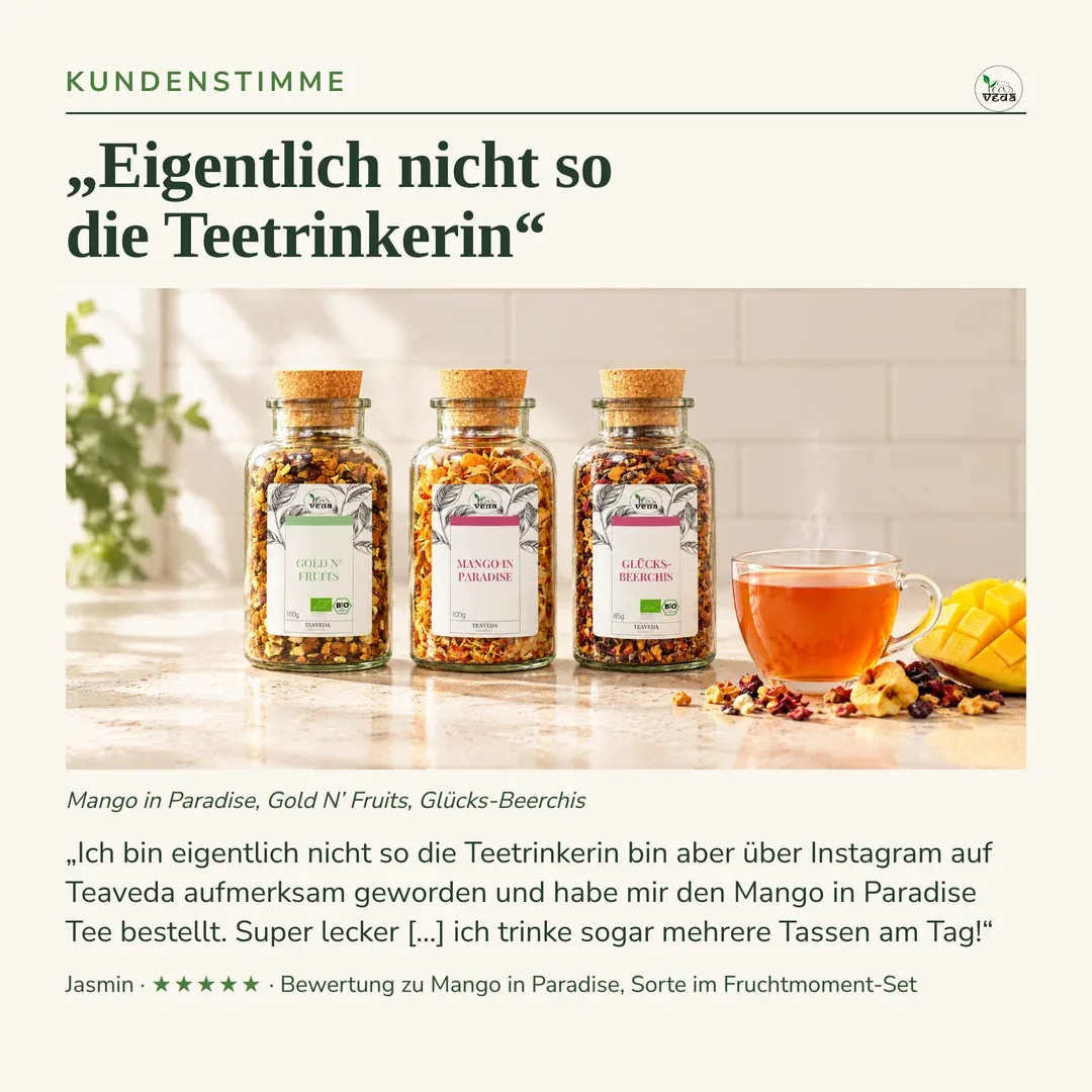 Anzeige für Teaveda: Kundenbewertung zum Fruchtmoment-Set — „Eigentlich nicht so die Teetrinkerin“, mit Teegläsern, Tasse und Früchten.